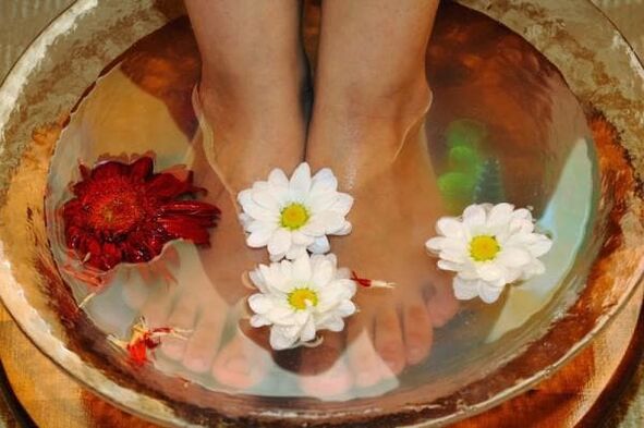 A salt foot bath will help fight toenail fungus