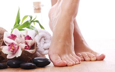 how and how to treat fungus on the toenails