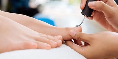 Varnish for the treatment of nail fungus